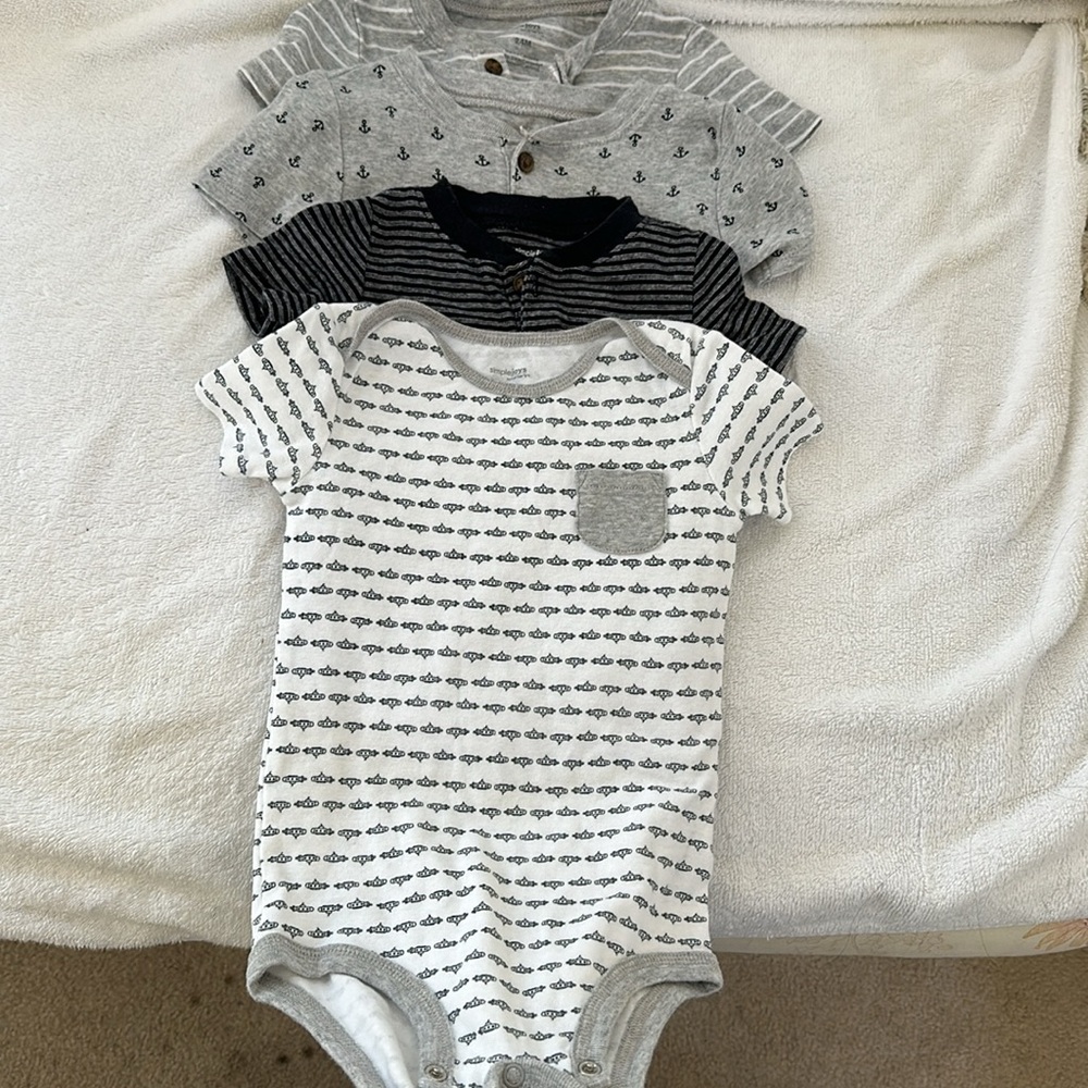 Simple Joys by Carter's Gray and White Onesie （ 4 sets）
